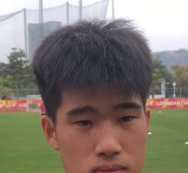  U20国足球员彭啸：首战获胜树立很大信心，下半场没发挥出水平